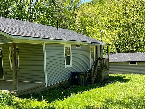 3rd image of 225 Campbells Br