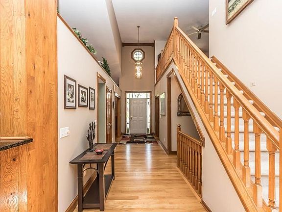 3rd image of 6858 Peachtree Cir