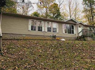 612 E Brown Rd, Pekin, IN 47165