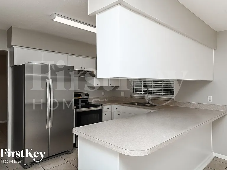 718 Kingswood Loop — Photo 5