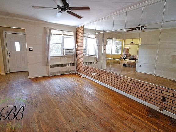 4th image of 1642 E 54th St
