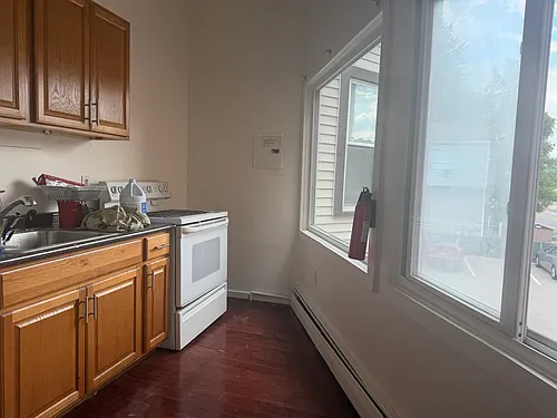 1109 Charles St Photo 1