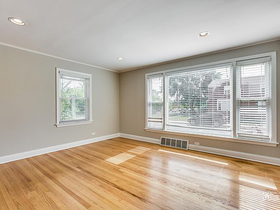 4th image of 5634 W Carmen Ave