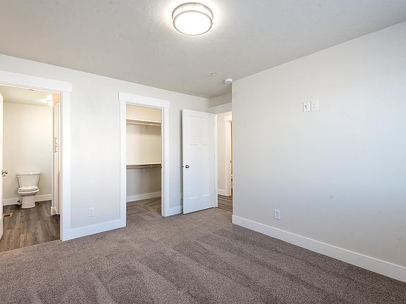 2nd image of 823 NW 21st St