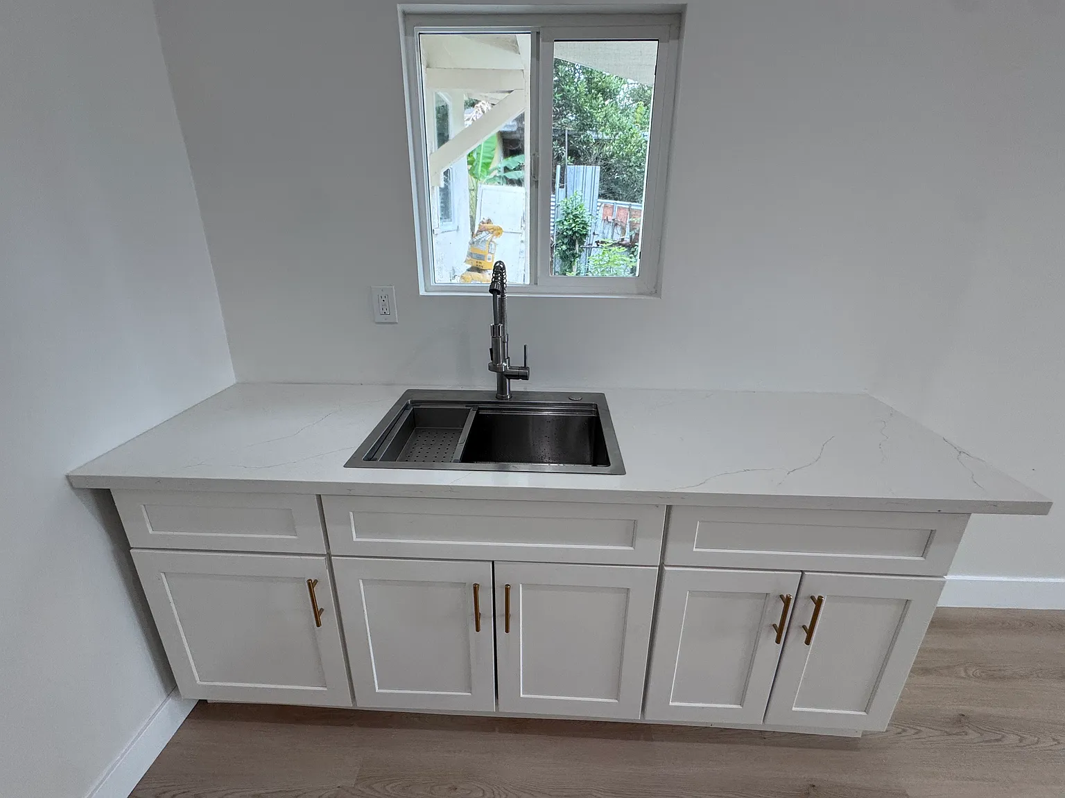 Studio, 600 sqft, $1,850 — Photo 2