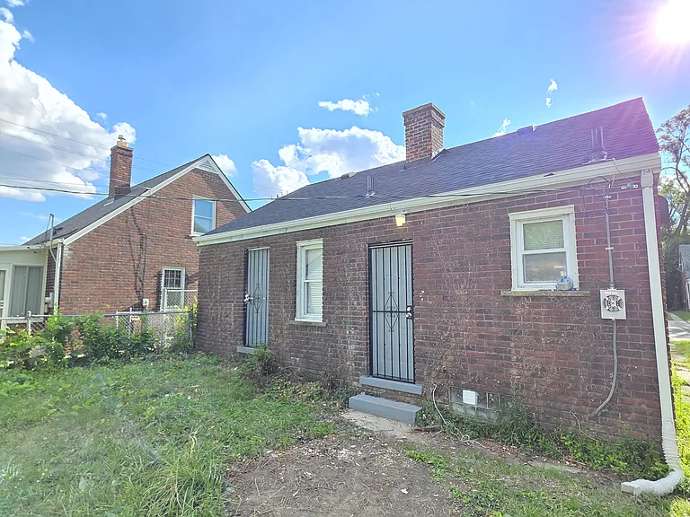 18412 Ferguson St — Photo 5