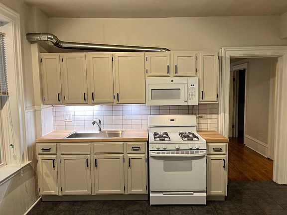 5th image of 2019 S Ashland Ave #1