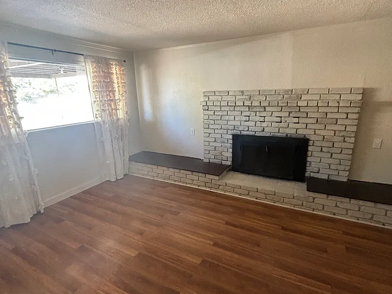 910 N Watson Ave — Photo 4