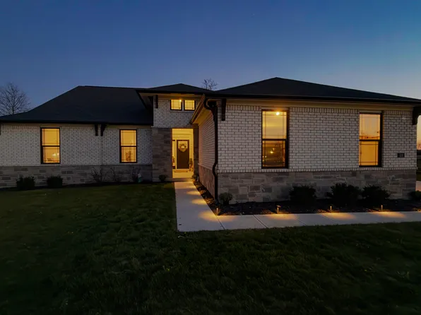 110 Saundra Dr, Fortville, IN 46040