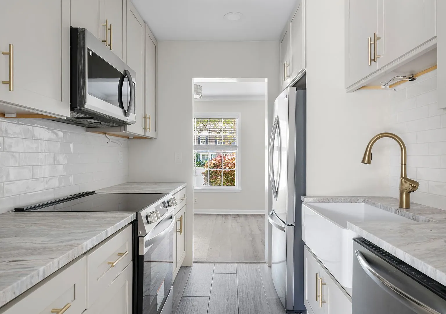 664 Swinton Court — Photo 2