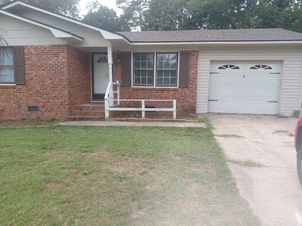920 Wicker Ct, Fayetteville, NC 28304