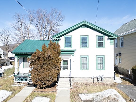 4th image of 72 W Main St