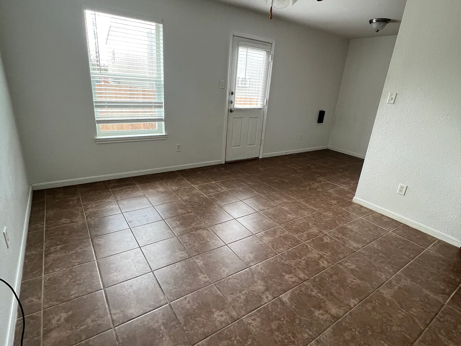 3 bed, 2.5 bath, 1250 sqft, $1,200 — Photo 4