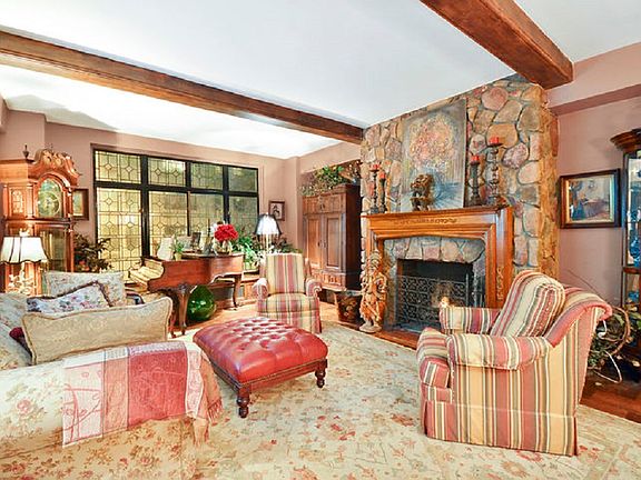 3rd image of 40 W 67th St APT 2B