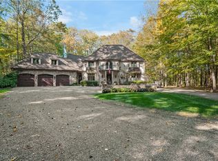 18420 May Ct, Chagrin Falls, OH 44023