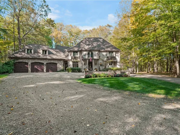 18420 May Ct, Chagrin Falls, OH 44023