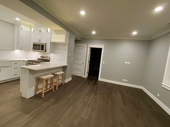 5th image of 3657 N Whipple St #2R