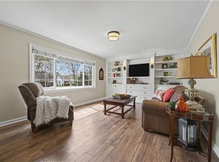 2404 W 76th St, Prairie Village, KS 66208