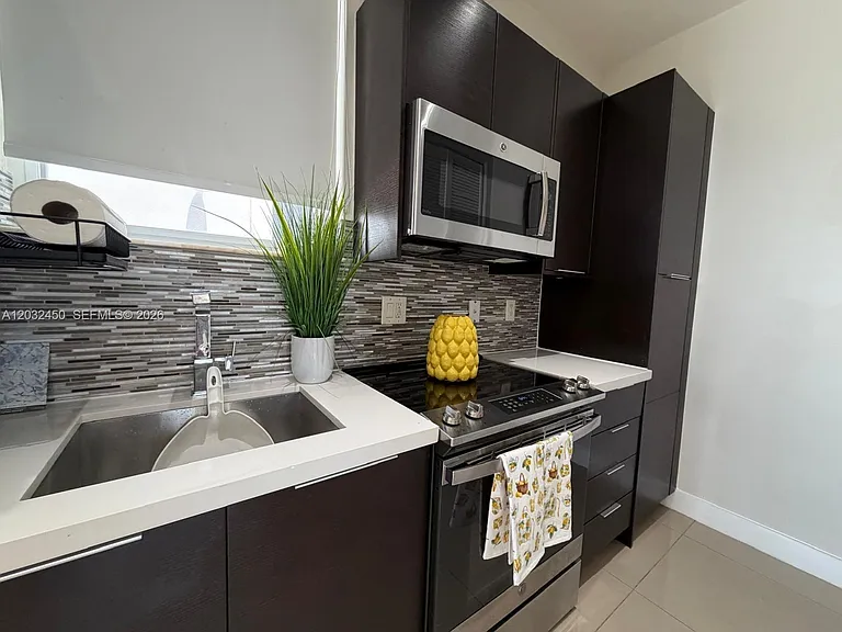6440 NW 103rd Psge #6440 — Photo 9