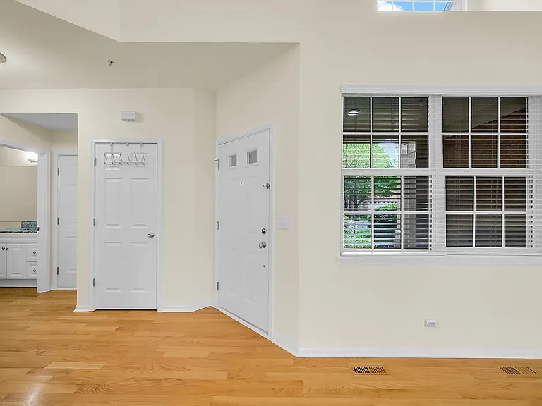 1028 Orchard Pond Ct #1028 — Photo 4
