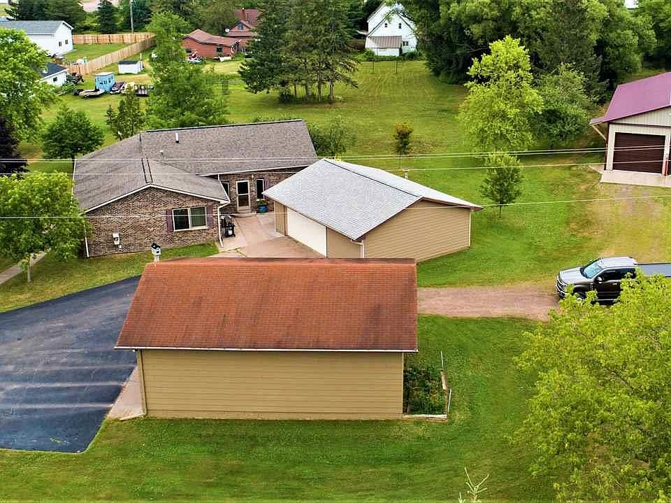 2nd image of 616 18th Ave E