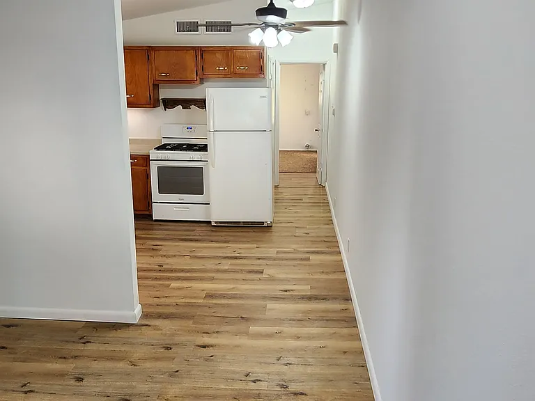 216 N 6th St — Photo 8