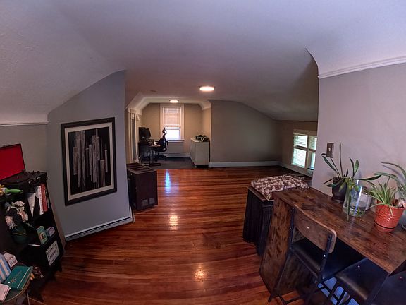 4th image of 1652 Hillcrest Rd #3