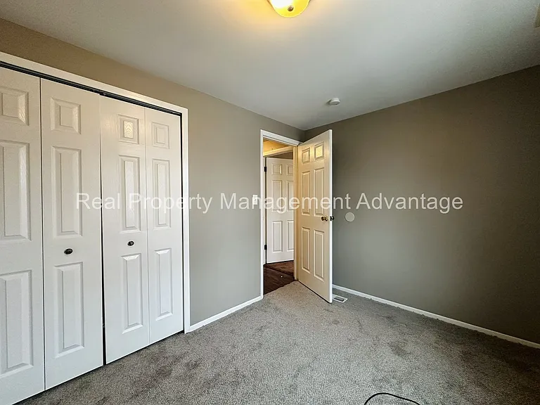 23511 Wellington Ave — Photo 14