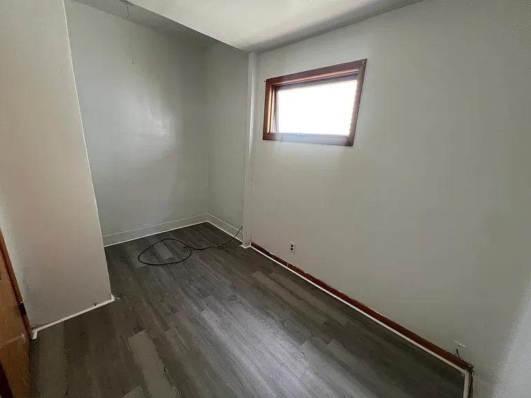 217 Cable St — Photo 16