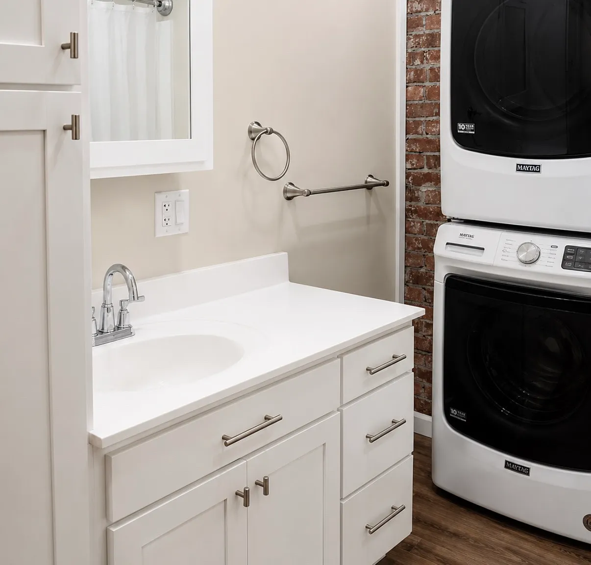 2 bed, 1100 sqft, $1,300 — Photo 2