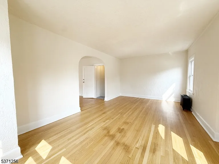 166 Washington Pl — Photo 3