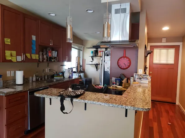 9933 NE 1st St APT 2, Bellevue, WA 98004