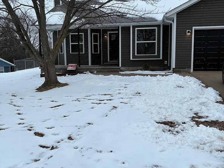735 Crockett Dr — Photo 1