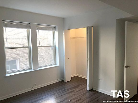 3rd image of 925 W Carmen Ave APT 4F