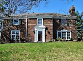 20999 Sydenham Rd, Shaker Heights, OH 44122