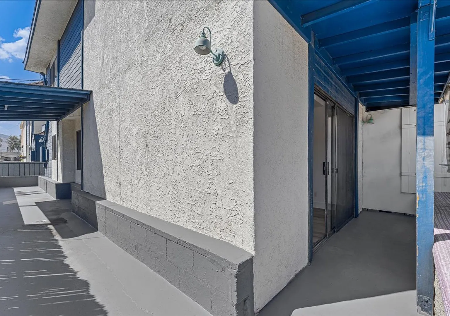 Gorgeous One Bedroom Two Story Loft | One Of A Kind Glendale Apartment — Photo 4