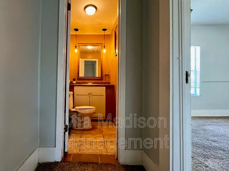 211 W 59th St #A — Photo 8