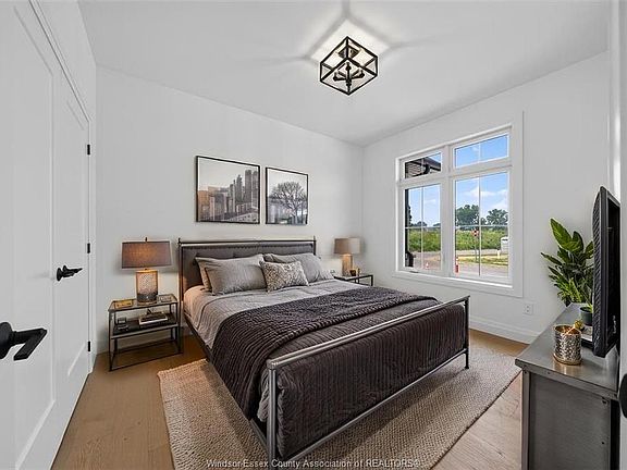 5th image of 2614 Barkley Ave