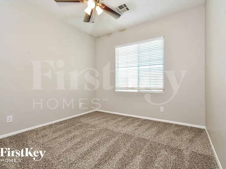 10552 Lessona St — Photo 15