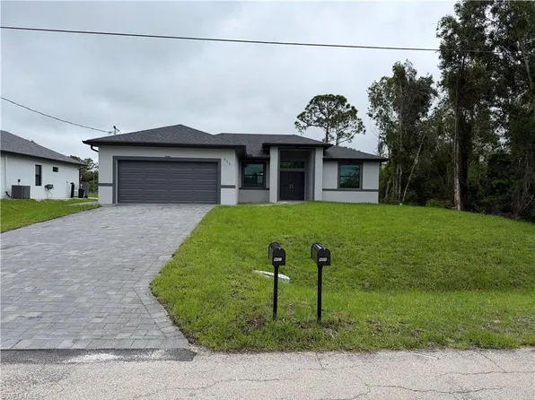 900 Alaska AVE, LEHIGH ACRES, FL 33971