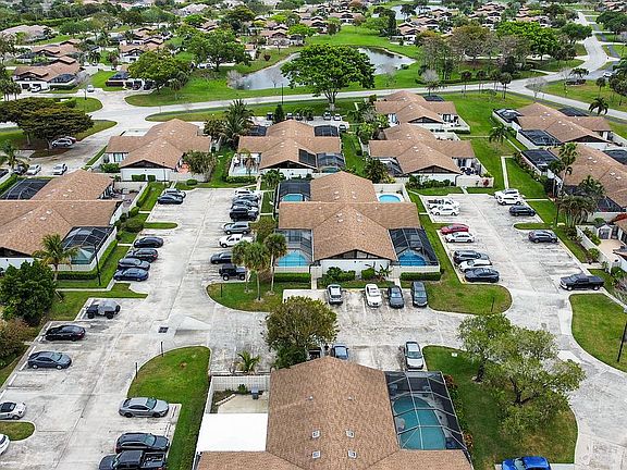 4th image of 9879 Boca Gardens Trl APT A