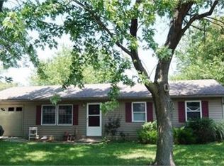 1302 Comanche Dr, Champaign, IL 61821