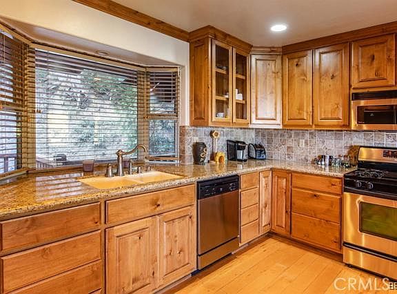 5th image of 800 Greenbriar Dr