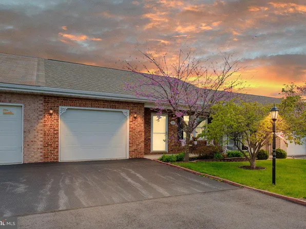 349 Winding Oak Dr, Hagerstown, MD 21740