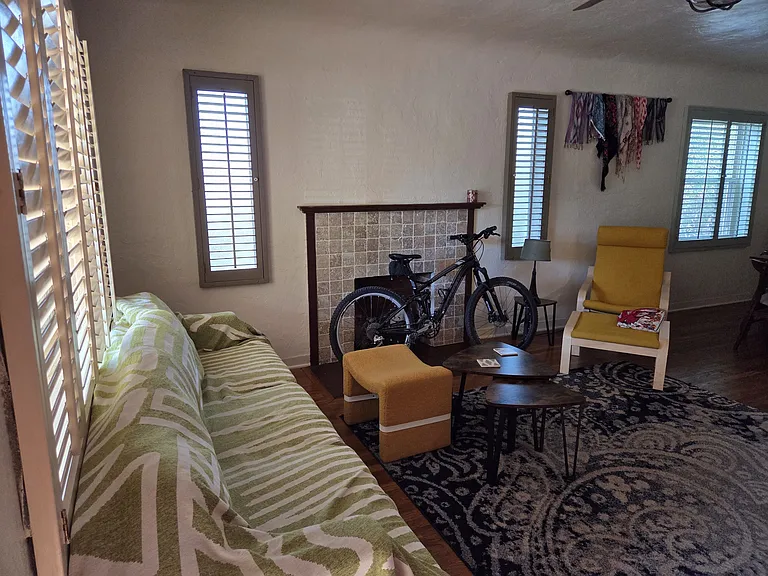 2501 E Drachman St — Photo 2