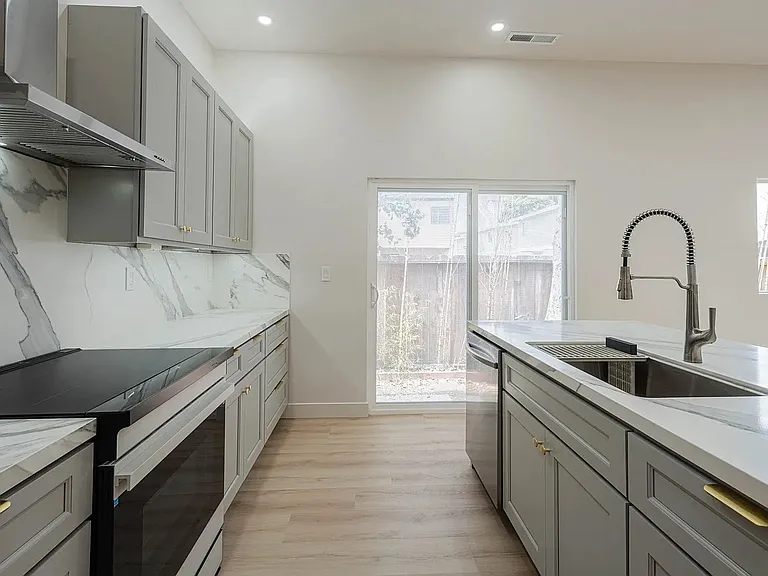 987 Harcourt Ave — Photo 5