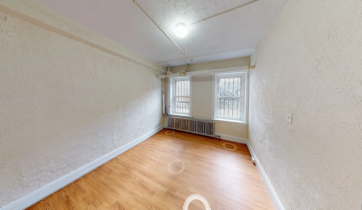 3 bed, 9998 sqft, $2,525 — Photo 2