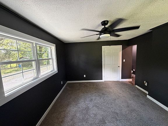 4th image of 3411 Uhls Rd