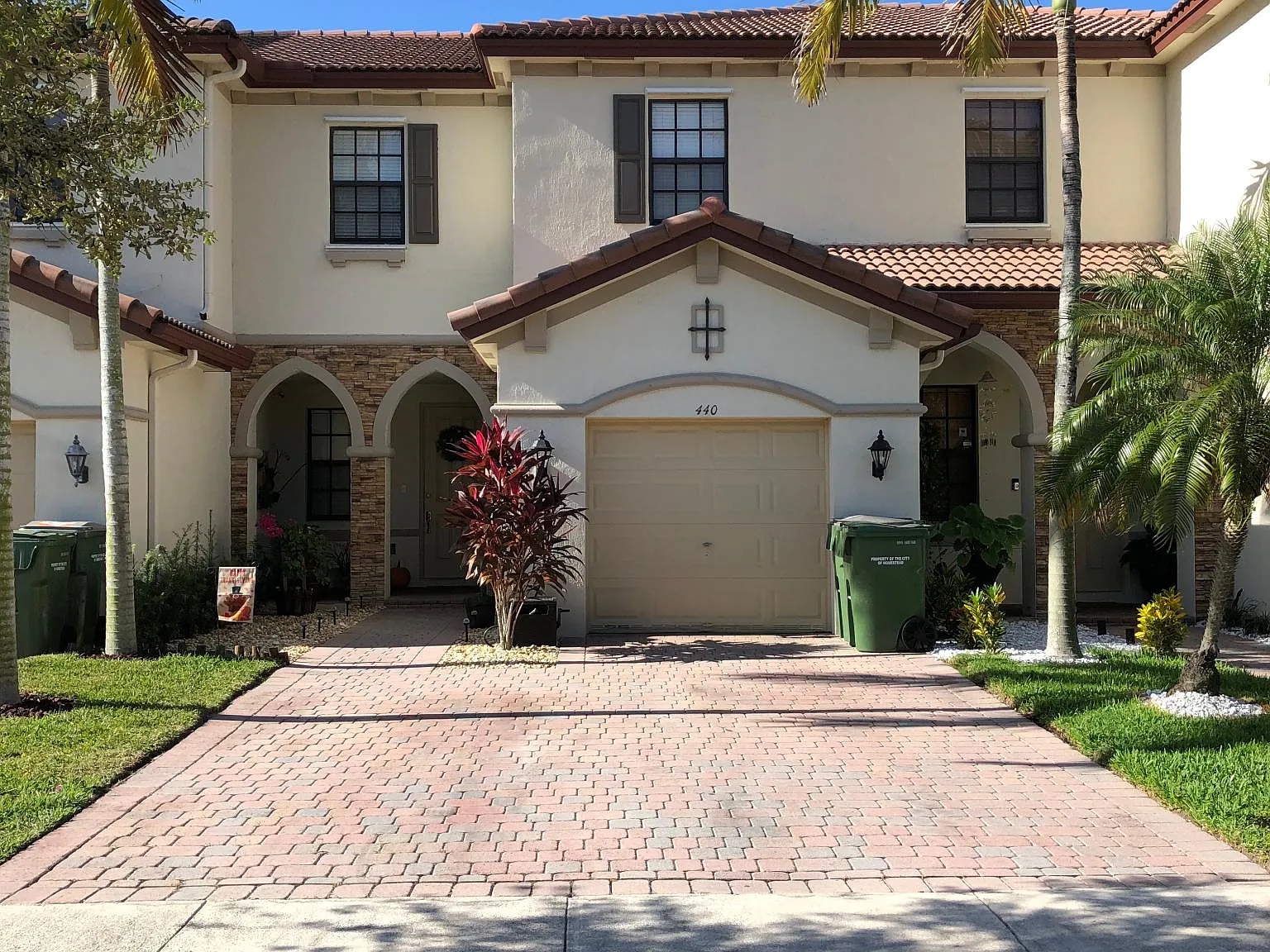 3 bed, 2.5 bath, 1600 sqft, $2,500 — Photo 1