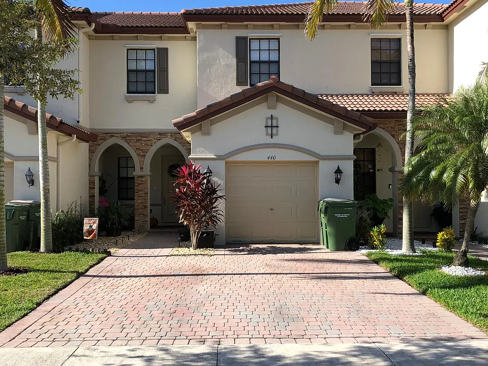 440 SE 37th Ter